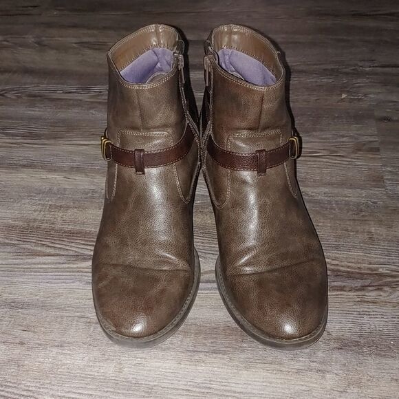 White Mountain brown strap ankle booties boots Sz 9.5W - Picture 3 of 8